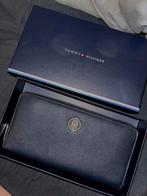 Tommy Hilfiger Portemonnee + Doos, Sieraden, Tassen en Uiterlijk, Portemonnees, Ophalen of Verzenden, Zo goed als nieuw, Blauw