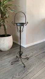 Smeedijzeren standaard, Ophalen, Zo goed als nieuw, Metaal, 50 tot 75 cm