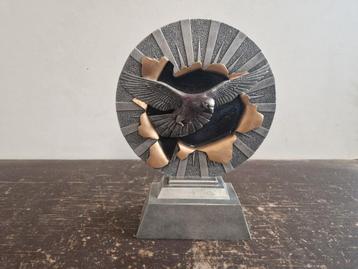 Duivensport trofee beschikbaar voor biedingen
