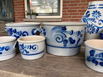 Keulse Bloempotten (8) & Vaas - Aardewerk beschikbaar voor biedingen