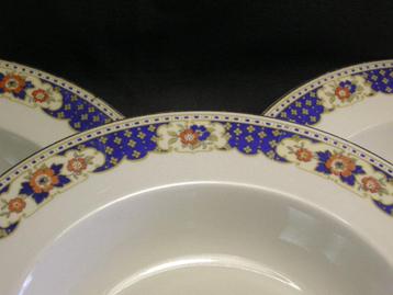 Woods Ivory Ware, borden beschikbaar voor biedingen