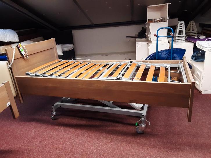 Verzorgingsbed Hoog/Laag, Diversen, Verpleegmiddelen, Zo goed als nieuw, Ophalen of Verzenden