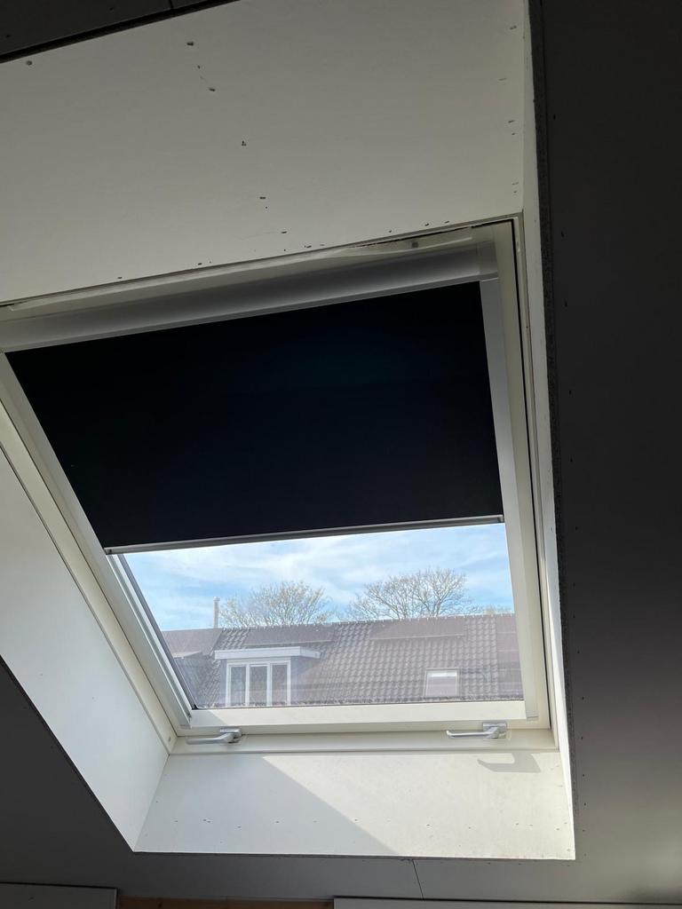 Dakraam met verduisterend rolgordijn, Ophalen, Gebruikt, 80 tot 120 cm, 120 tot 160 cm