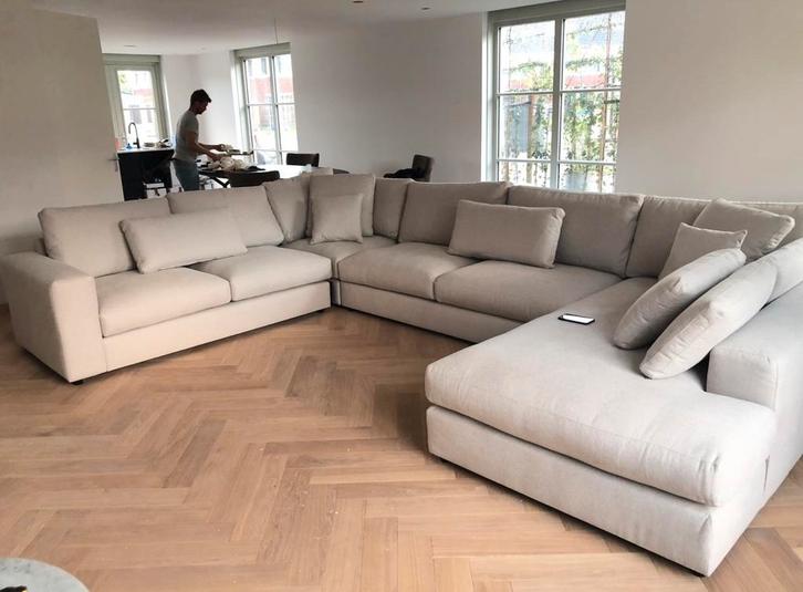 U bank stof beige kleurig circa 4 meter breed, Huis en Inrichting, Banken | Bankstellen, Gebruikt, Hoekbank, Vierpersoons of meer