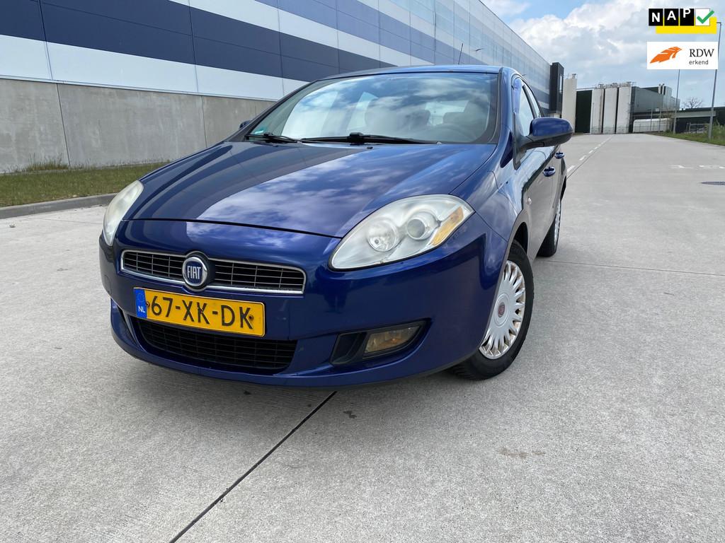 Fiat Bravo 1.4 Dynamic APK 5-27/AIRCO/ELEK.RMN/NAP, Voorwielaandrijving, Metallic lak, Gebruikt, Zwart