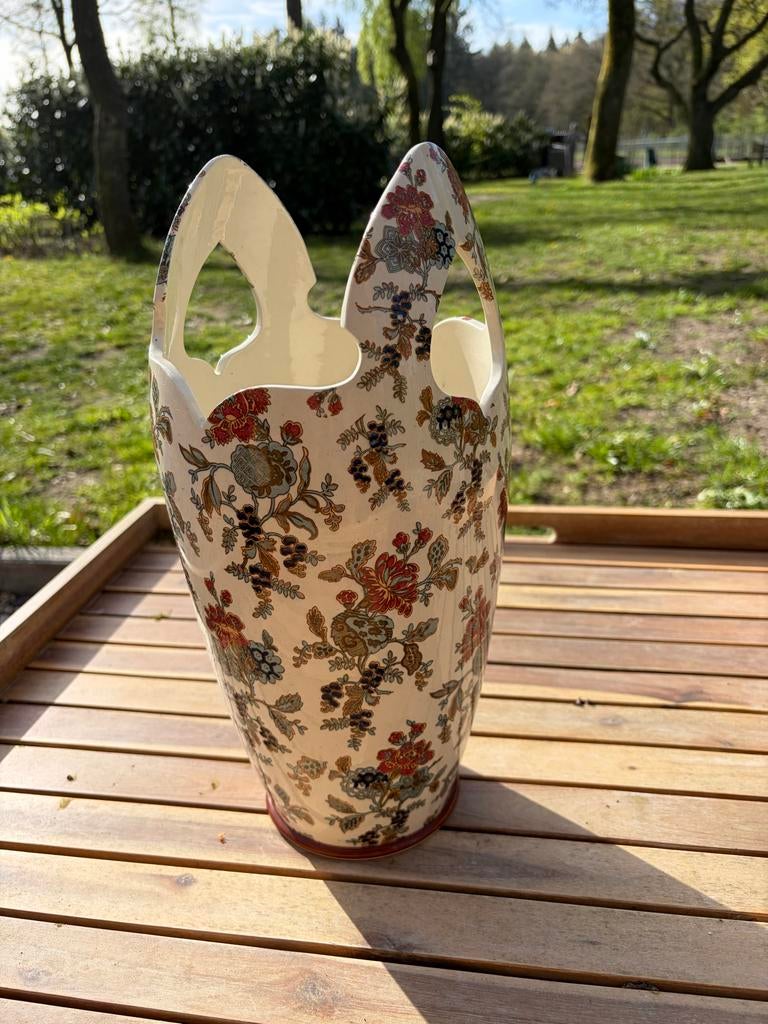 Antieke Franse vaas met bloemmotief, gemerkt 1743, Ophalen