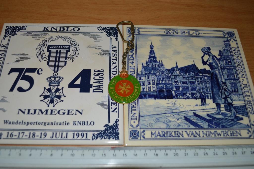 2vintage tegels+1 vintage sleutelhanger VIERDAAGSE NIJMEGEN, Verzamelen, Ophalen of Verzenden, Nieuw