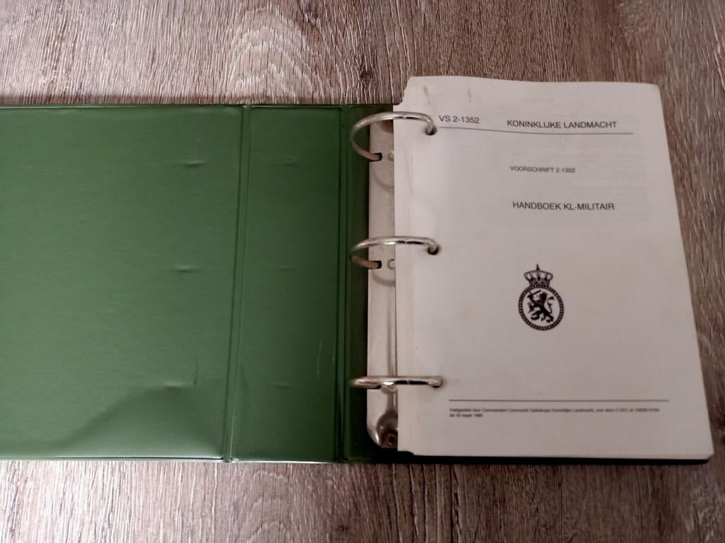 Handboek Soldaat, Uitgave 1995, Legerspullen, Defensie, Verzamelen, Ophalen of Verzenden, Landmacht, Nederland, Boek of Tijdschrift