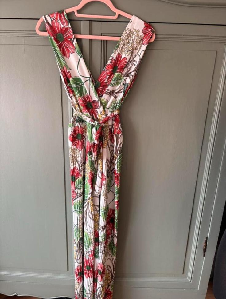 Mooie zomerse jumpsuit met plissé pijp mt M ZGAN, Kleding | Dames, Jumpsuits, Ophalen of Verzenden, Zo goed als nieuw, Maat 38/40 (M)