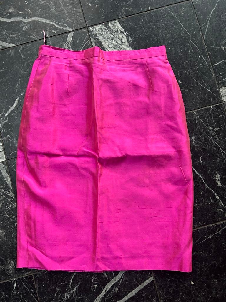 Escada zijde rok nieuw 38, Kleding | Dames, Rokken, Nieuw, Maat 38/40 (M), Roze, Knielengte, Ophalen of Verzenden