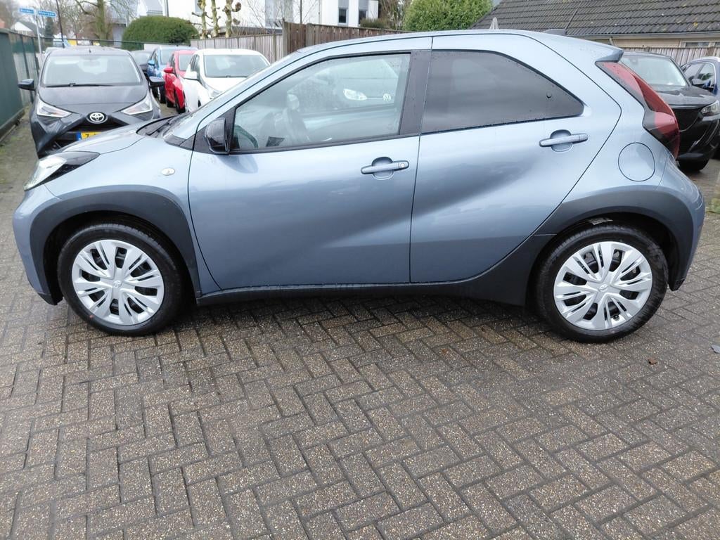 Toyota Aygo X 1.0 VVT-i MT Play, Gebruikt, Euro 6, 920 kg, Handgeschakeld