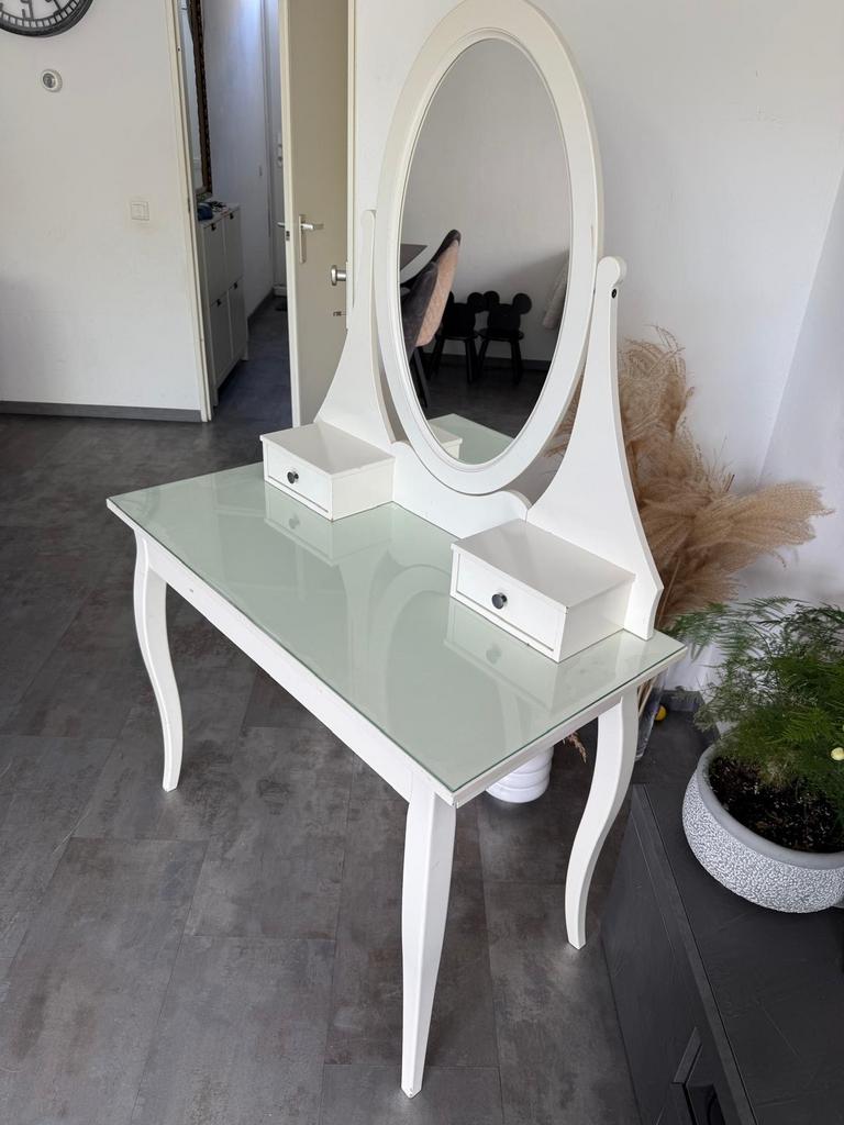 Witte make-up tafel met spiegel en laatjes - IKEA, Huis en Inrichting, Tafels | Kaptafels, 100 tot 150 cm, Zo goed als nieuw, Hout
