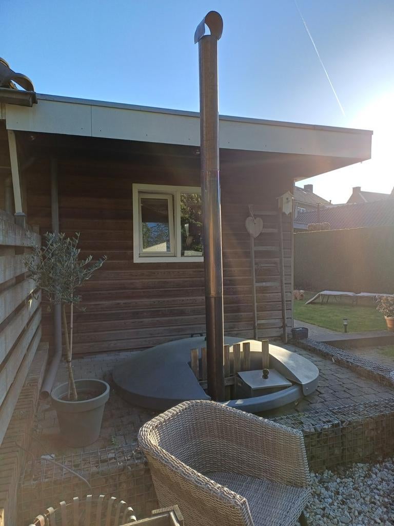 Gratis hottub houtgestookt, Ophalen, Gebruikt, Vast, Inbouw