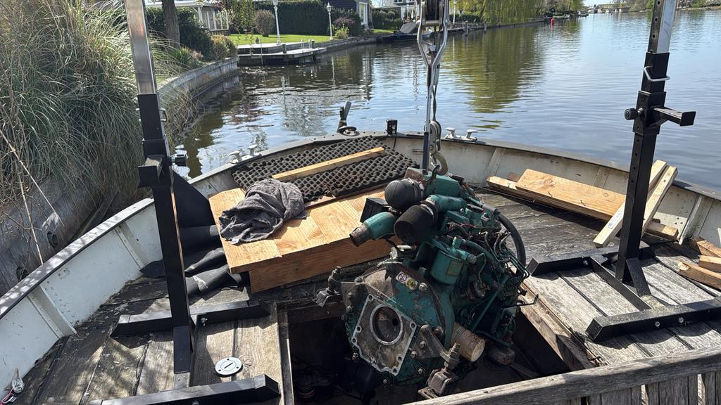 Volvo Penta MD2040 inclusief keerkoppeling, Ophalen, Diesel, Binnenboordmotor, 30 pk of meer