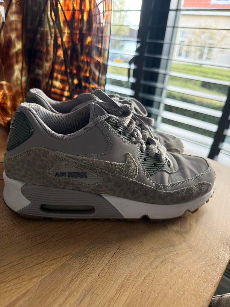 Nike Air Max 90 maat 83.5 - Grijs met Luipaardprint, Kleding | Dames, Schoenen, Ophalen of Verzenden, Gedragen, Grijs, Sneakers of Gympen