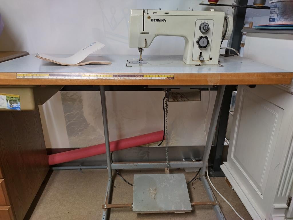 Bernina 841 semi-industriële naaimachine met tafel, Ophalen, Gebruikt, Naaimachine, Bernina