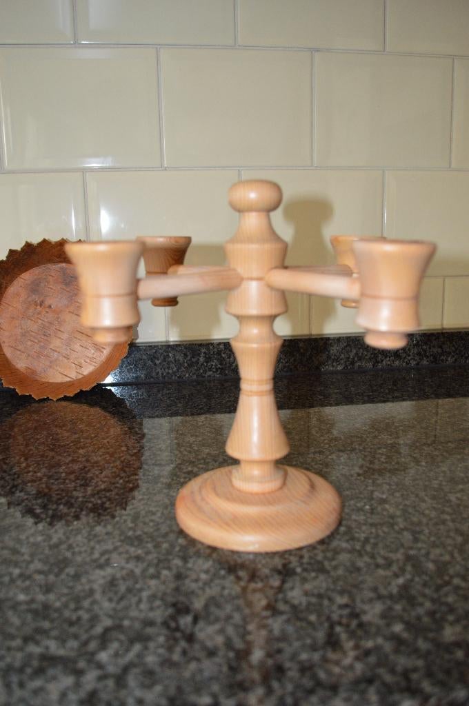 uit 1970 mooie Zweedse retro blankhouten staande kandelaar, Huis en Inrichting, Woonaccessoires | Kandelaars en Kaarsen, Overige kleuren