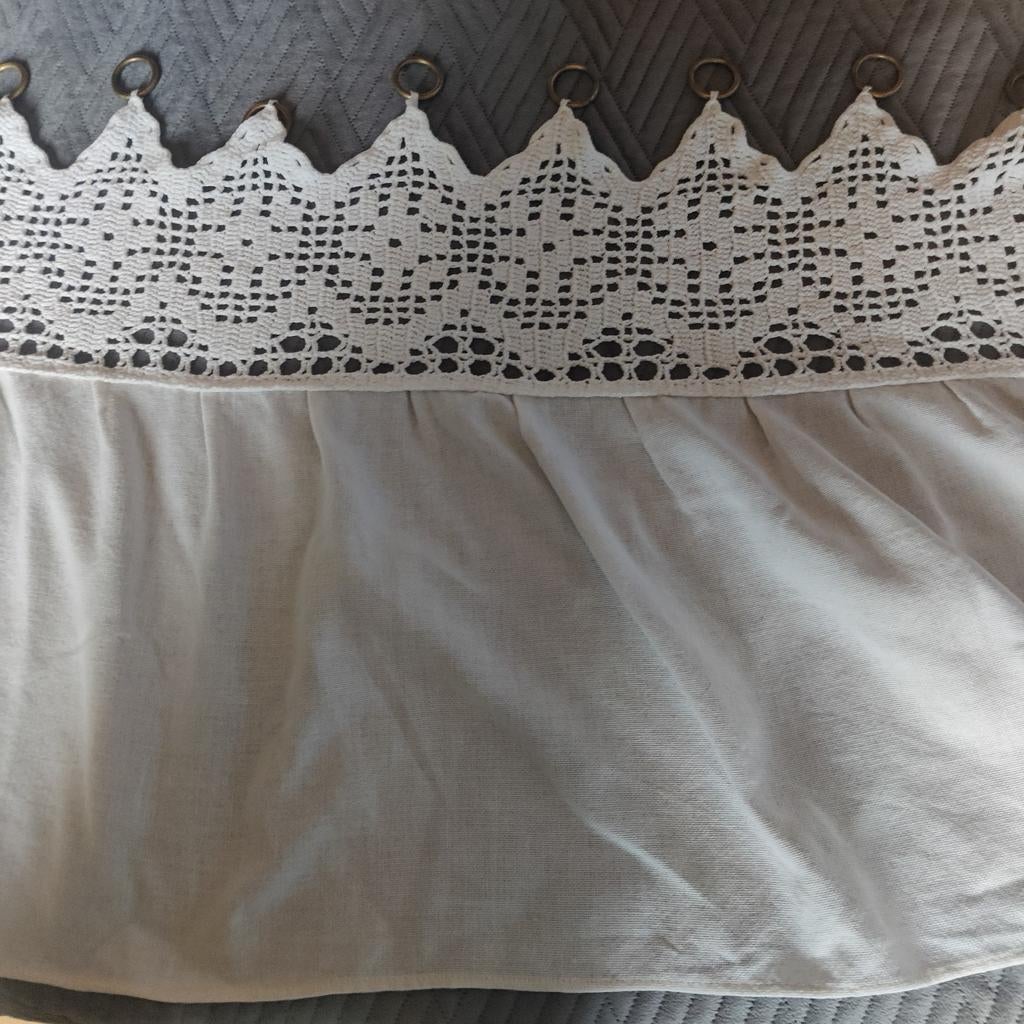 Licht gebroken wit gordijntje met gehaakte rand, Ophalen of Verzenden, 150 tot 200 cm, 200 cm of meer