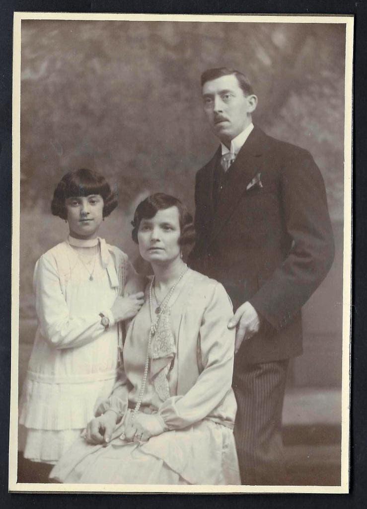 OUDE FOTO * GEZIN * OP KARTON, Gebruikt, Verzenden, Foto, Voor 1940