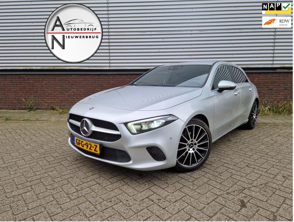 Mercedes-Benz A-klasse 180 AMG LED PDC Ambient light Vol Opt, Auto's, Mercedes-Benz, 136 pk, Gebruikt, 4 cilinders, Leder en Stof