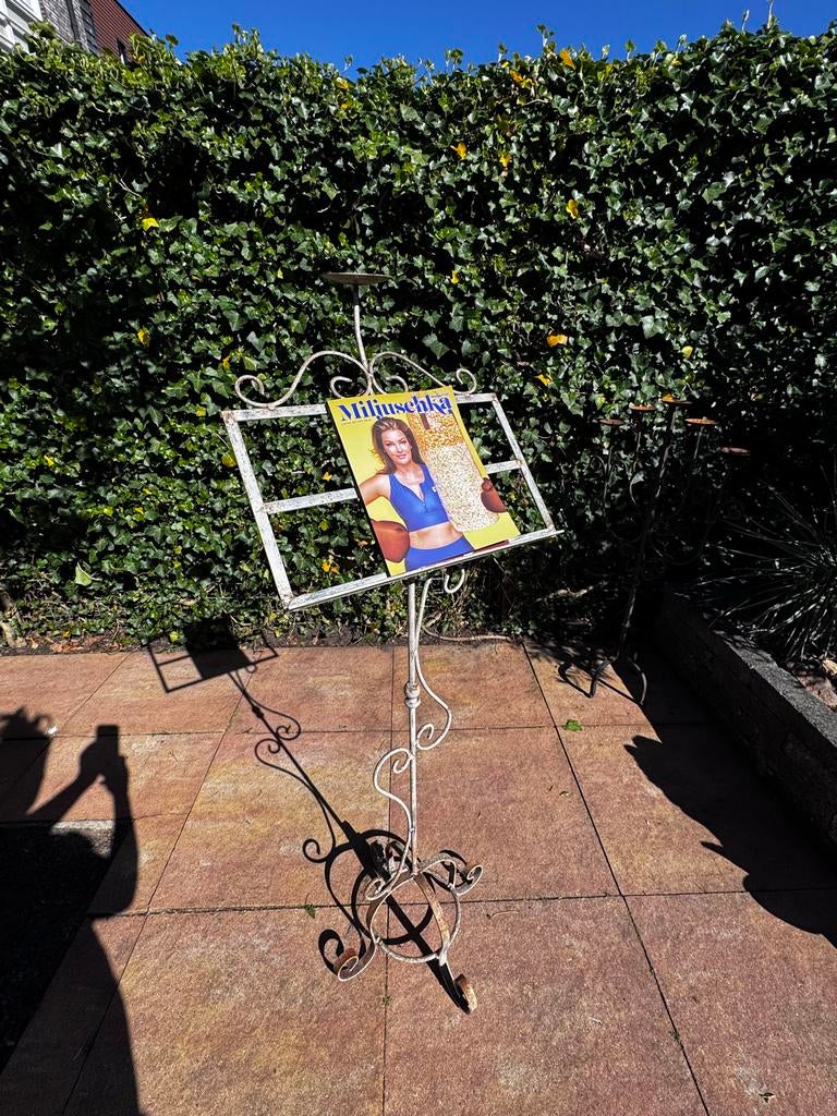 Gietijzeren boekenstandaard. - Sierlijk details, Ophalen, Gebruikt