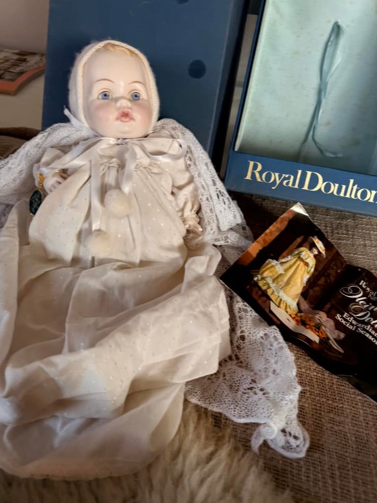 Royal Doulton Nisbet baby Prince Harry porseleinenpop 1985, Ophalen