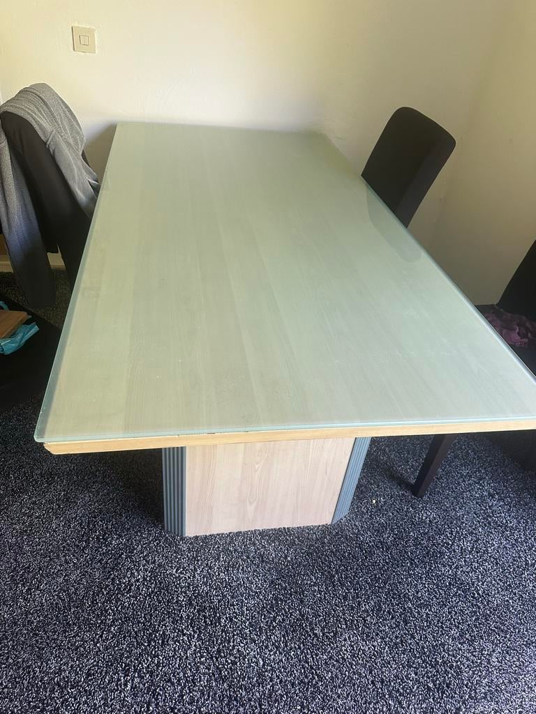 Eetkamertafel met glazen blad en houten onderstel, Gebruikt, 100 tot 150 cm, Ophalen of Verzenden, Glas