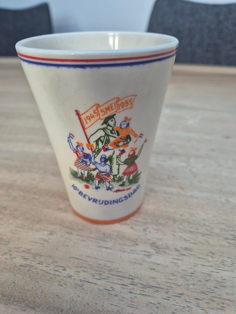 Mok van 10e bevrijdingsdag, Ophalen of Verzenden, Zo goed als nieuw, Servies