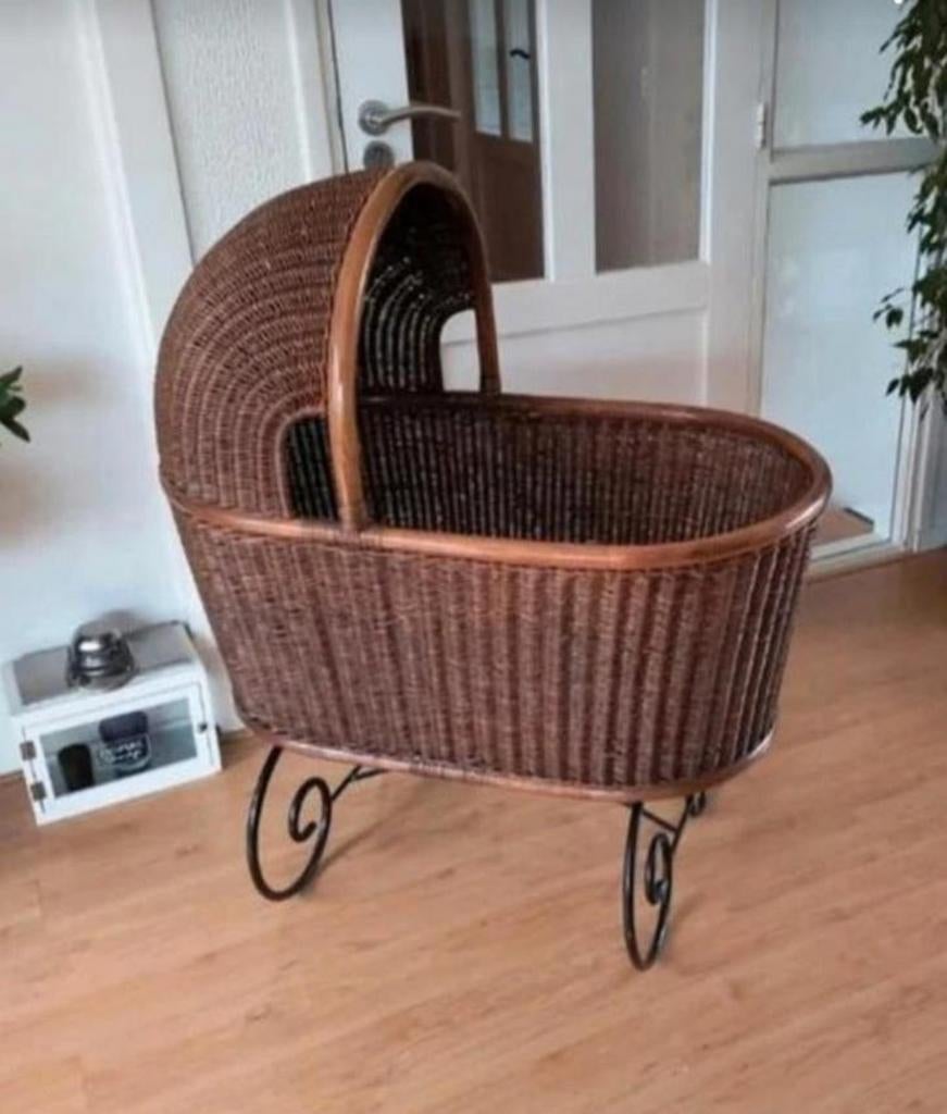 Prachtige kwaliteits rotan wieg incl. matras,laken/dek ezv.., Ophalen, Zo goed als nieuw, Wieg
