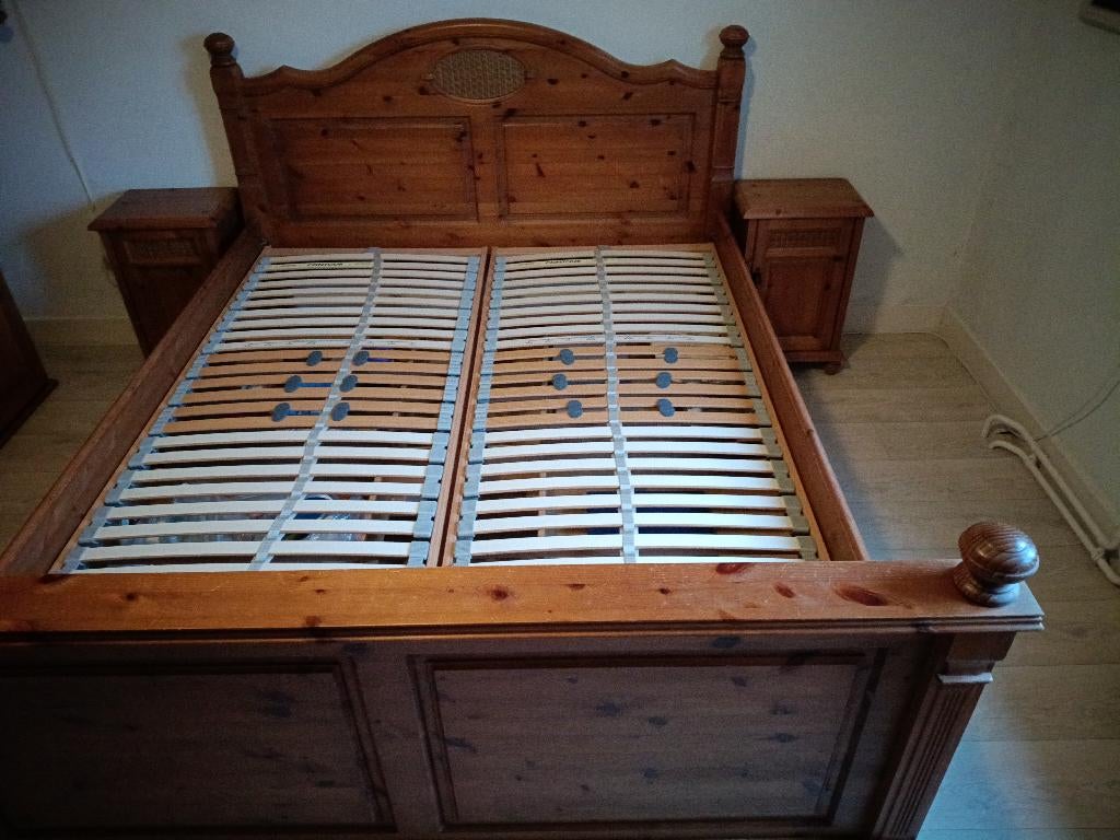 Geloogd grenen tweepersoonsbed met nachtkastjes, Ophalen, Gebruikt, Bruin, Tweepersoons