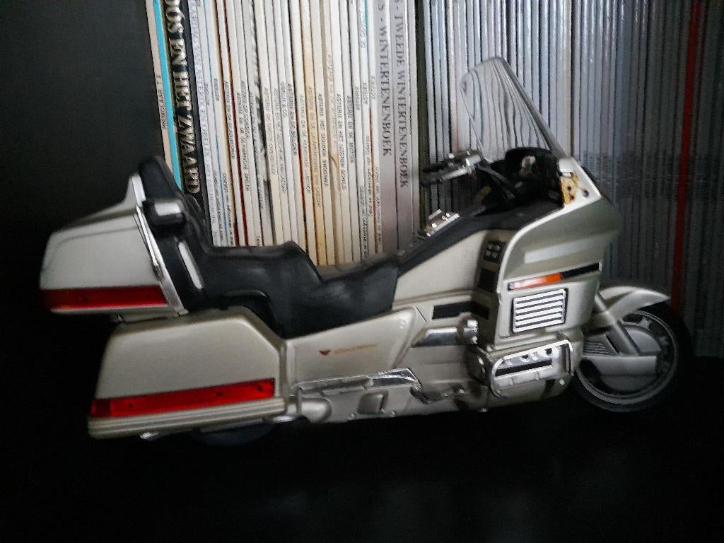 miniatuur goldwing GL1500, Ophalen of Verzenden, Zo goed als nieuw, 1:9 t/m 1:12, Motor