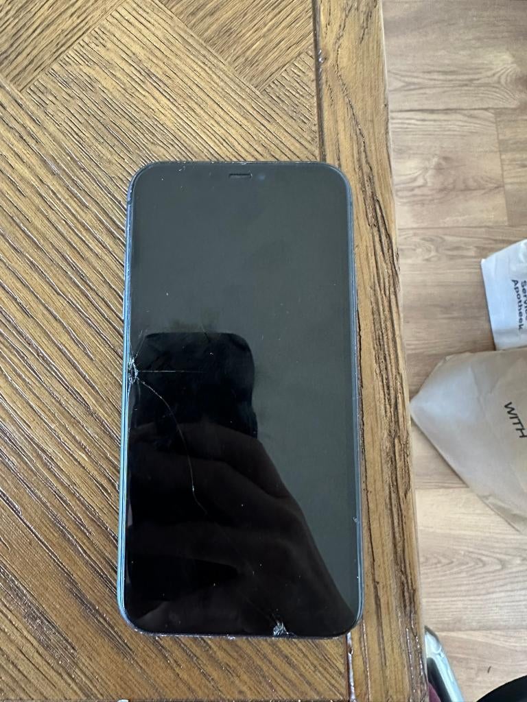 iPhone 11 (scherm beschadigd), Telecommunicatie, Mobiele telefoons | Apple iPhone, Ophalen, Gebruikt, 75 %, Zwart