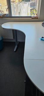 Gratis heel mooi bureau van Ikea ,zie foto's, Ophalen, Zo goed als nieuw