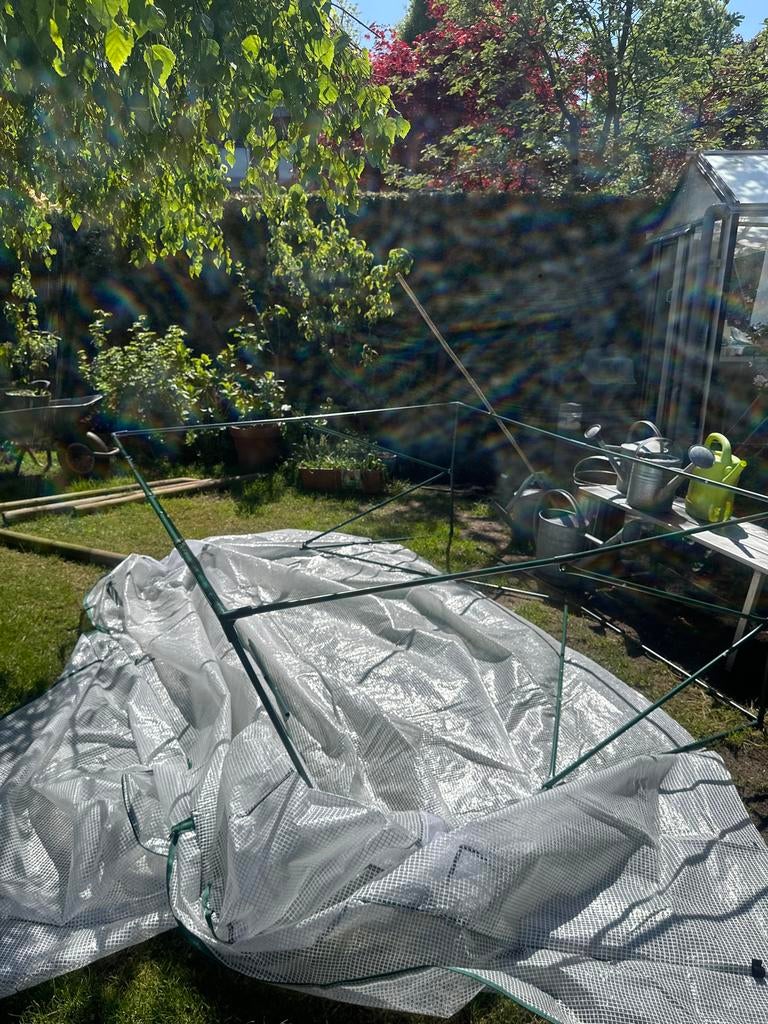 Plantenkasje met buizen frame., Folie, Ophalen, Staal, Kweekkas