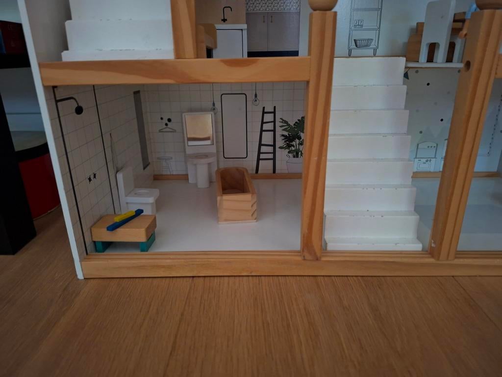 Groot houten poppenhuis met meubels, Ophalen, Zo goed als nieuw, Poppenhuis
