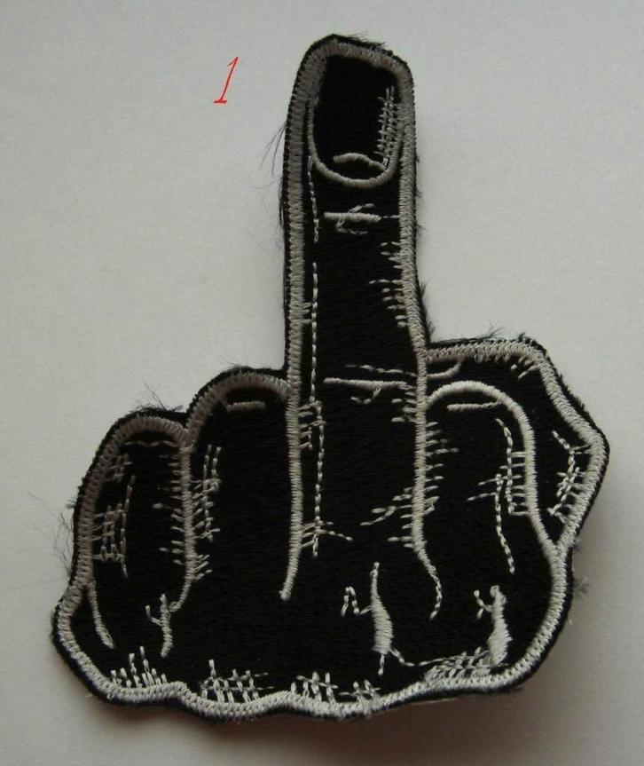 middelvinger patch badge opnaai embleen NOS, Verzamelen, Automerken, Motoren en Formule 1, Nieuw, Motoren, Verzenden