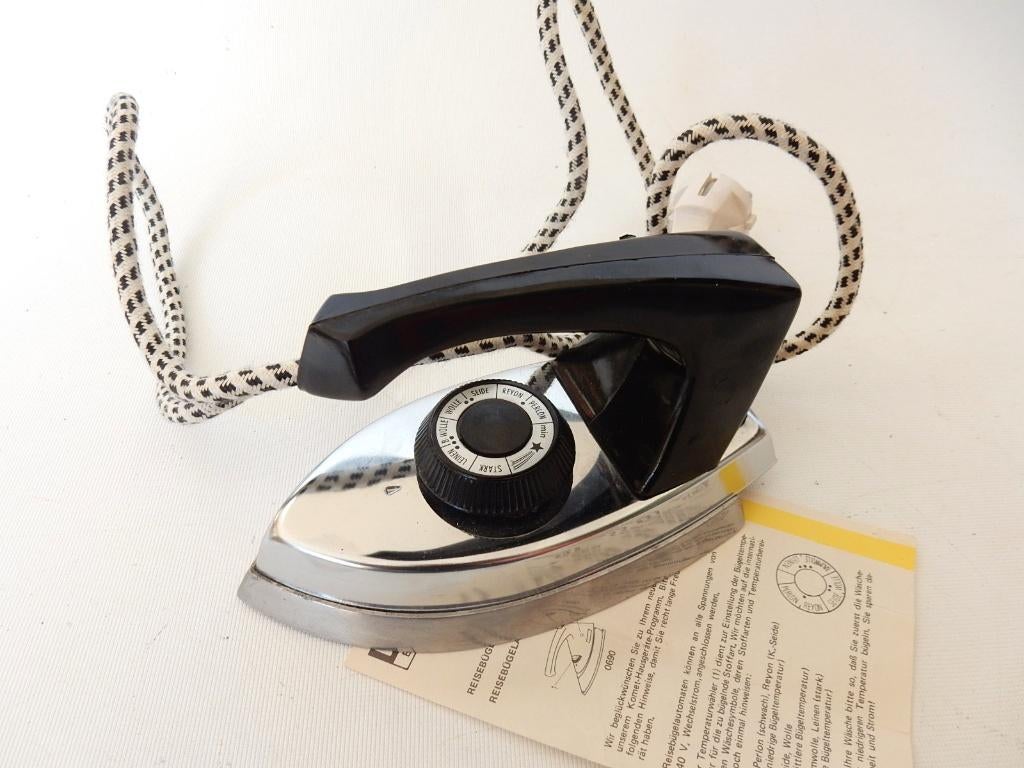 Reis strijkijzer Komet 600 watt NIEUW, Ophalen of Verzenden, Nieuw, Strijkijzer met snoer