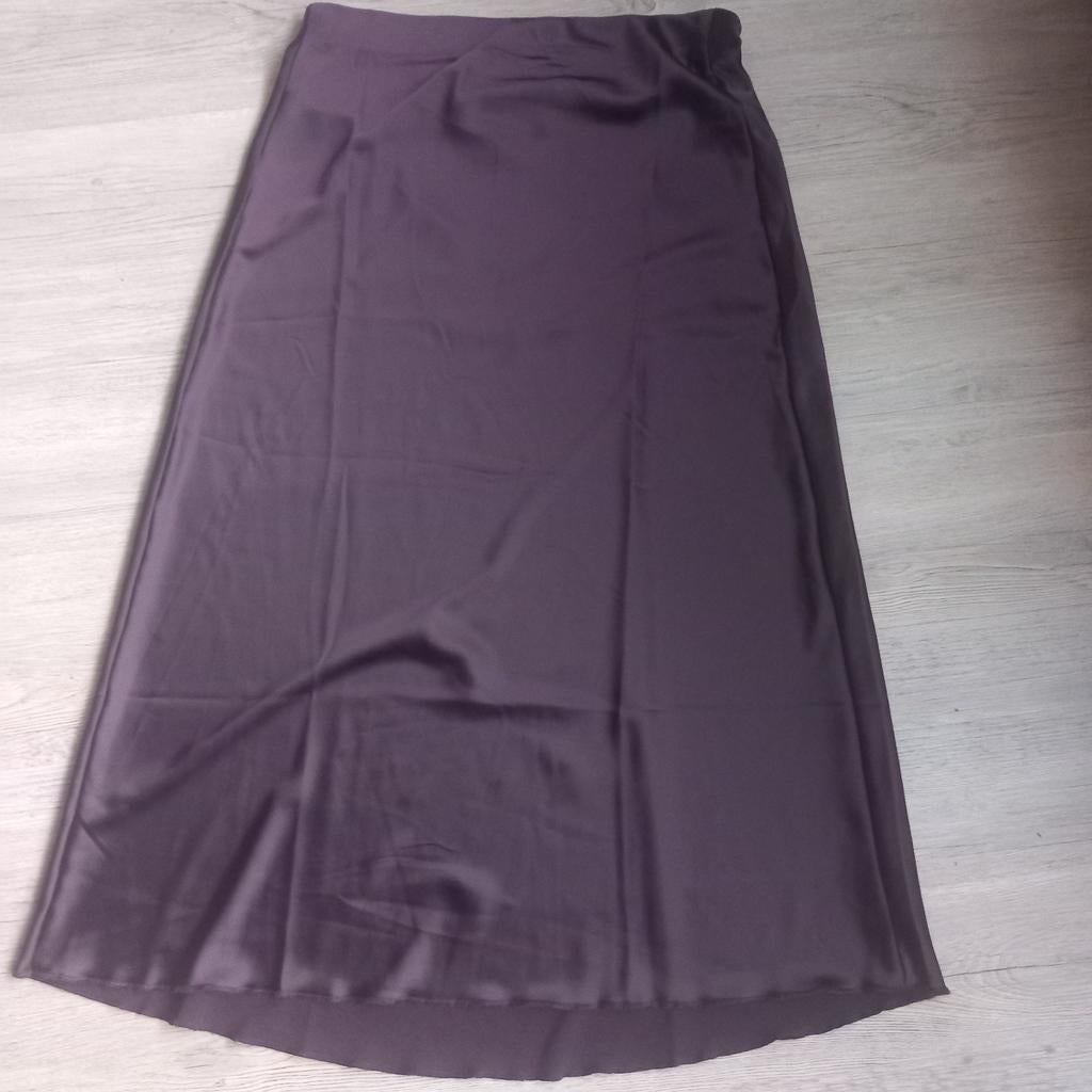 Nieuwe satijnen rok aubergine maat 46, Kleding | Dames, Rokken, Paars, Maat 46/48 (XL) of groter, Nieuw, Ophalen of Verzenden