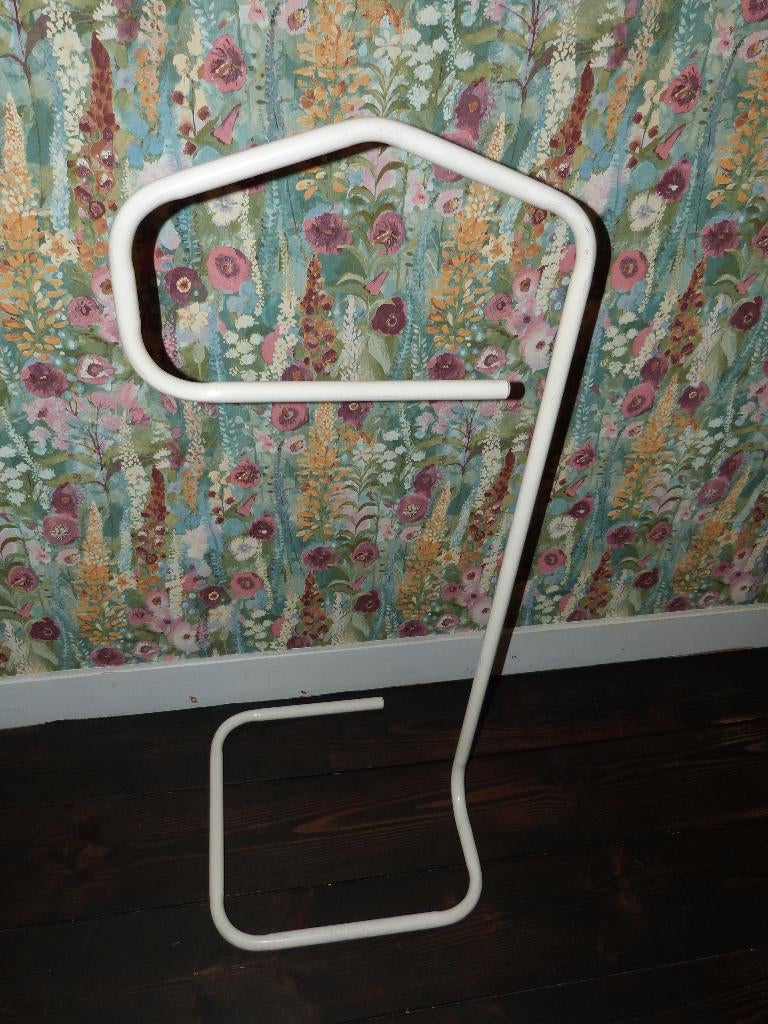 Dressboy Ikea Grund, vintage, Kleding | Dames, Kledingrekken, Ophalen