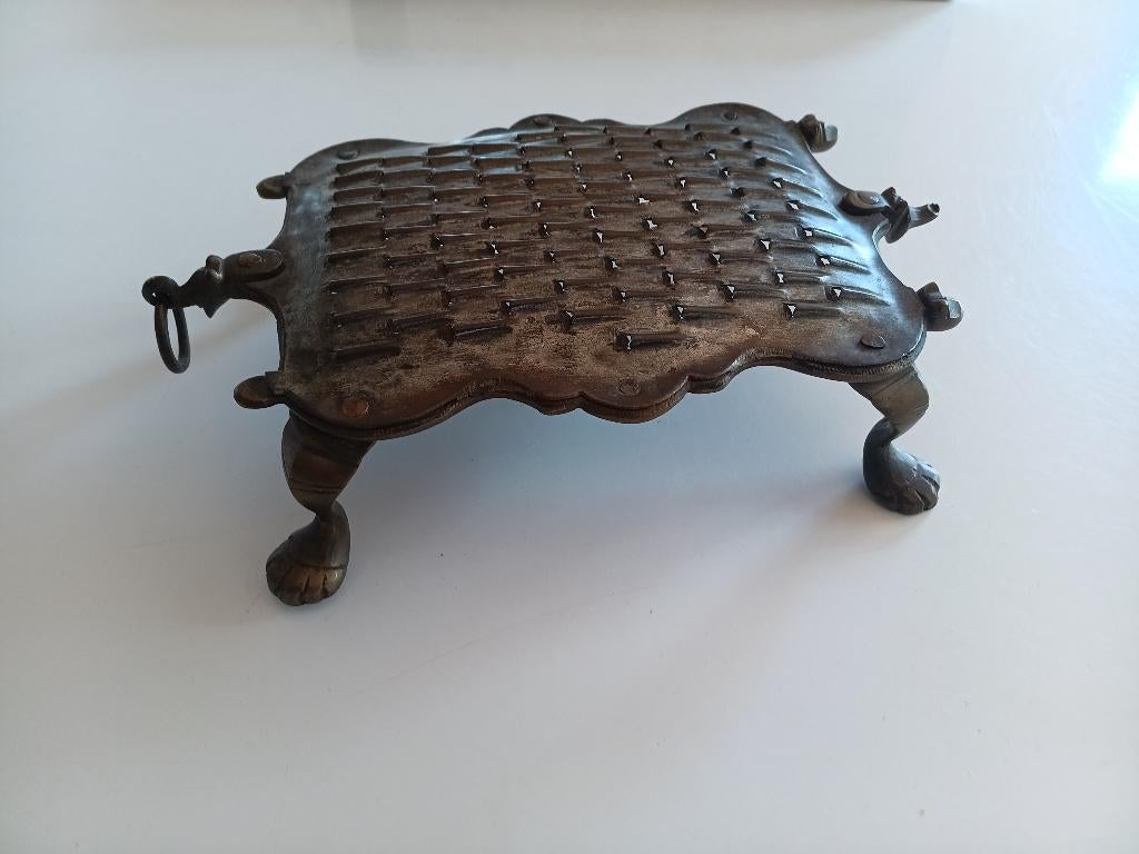 Vintage messing schildpad rasp, gesigneerd., Antiek en Kunst, Antiek | Keukenbenodigdheden, Ophalen of Verzenden