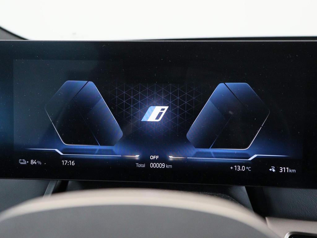 BMW iX xDrive40 High Executive Sportpakket (bj 2025), Auto's, BMW, Automaat, Gebruikt, Met garantie (alle), IX