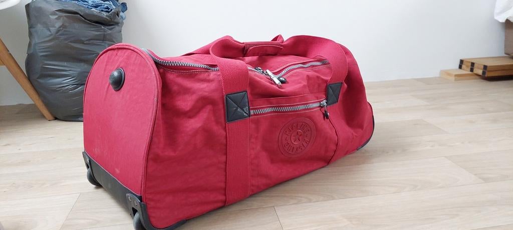 Kipling reistas groot. Met wielen kleur is rood, Ophalen of Verzenden, Rood, 30 cm of meer