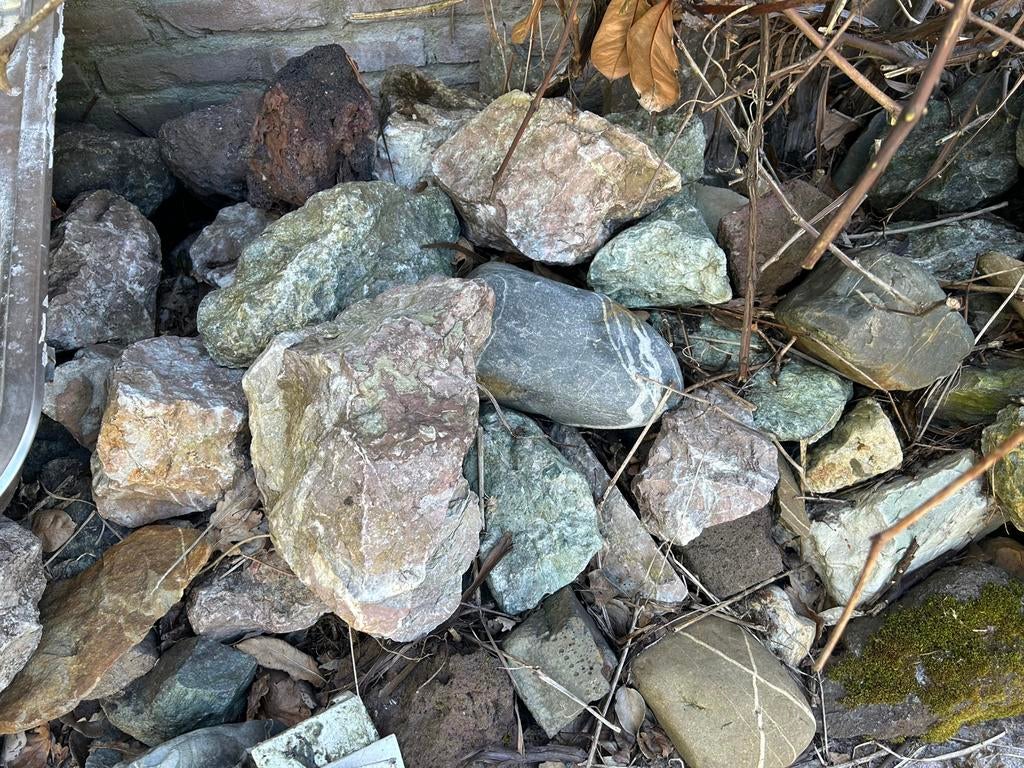 Diverse grote keien en stenen rots stenen., Ophalen, Gebruikt, Overige typen, Basalt