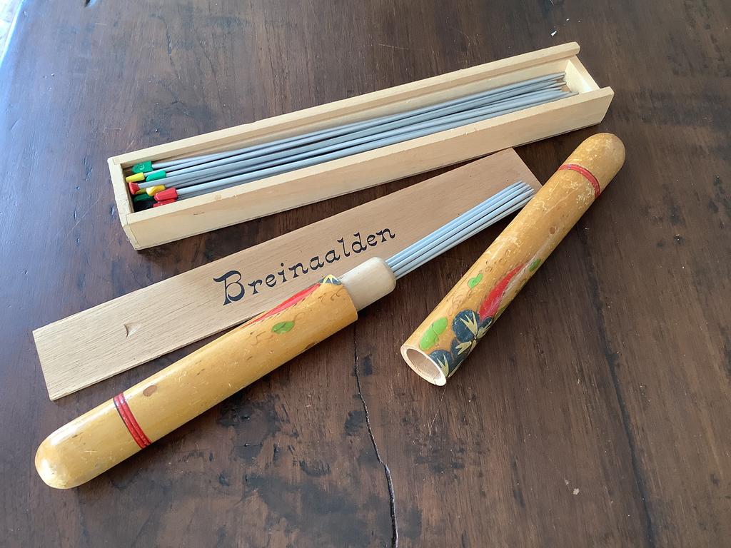 Vintage breinaalden plus koker, Ophalen of Verzenden, Zo goed als nieuw, Breien, Naald