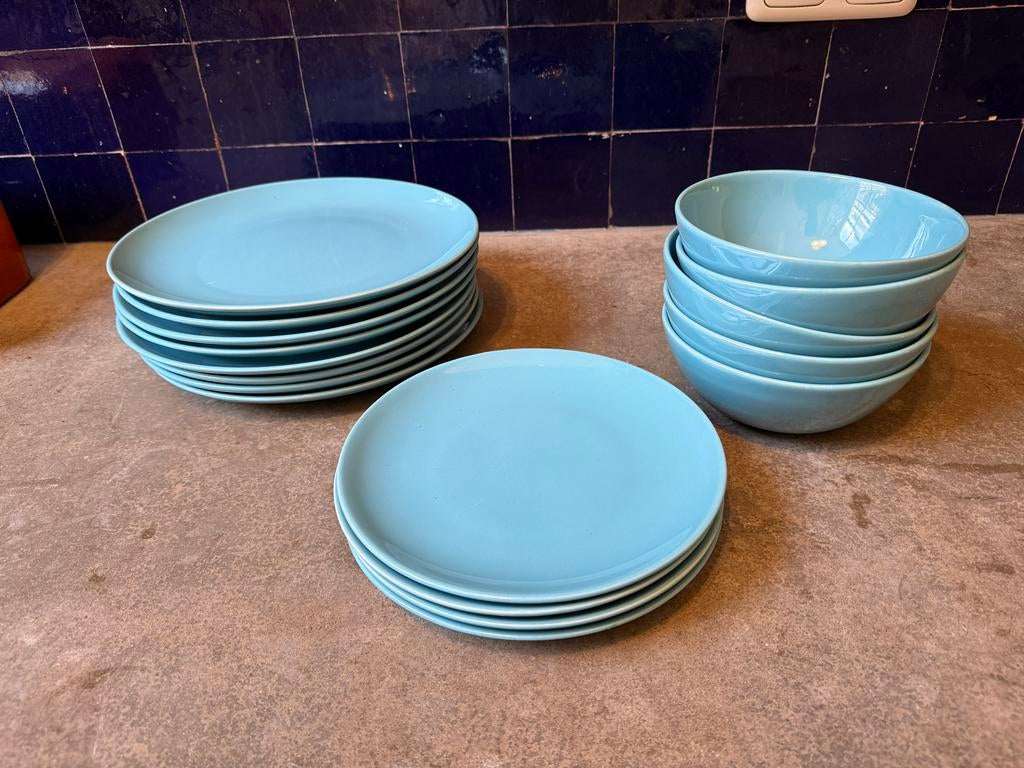 IKEA Servies: Borden en Kommen in Lichtblauw, Huis en Inrichting, Keuken | Servies, Ophalen, Keramiek, Zo goed als nieuw, Effen