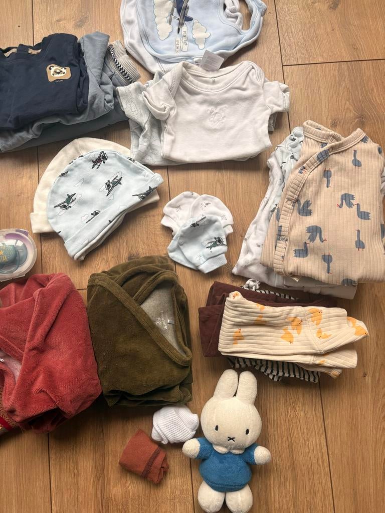 28 stuks babykleding maat 50-56 (Pre Natal, Hema en meer), Kinderen en Baby's, Babykleding | Maat 50, Ophalen of Verzenden, Gebruikt