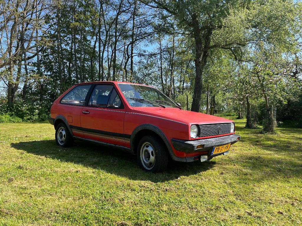 Volkswagen Polo Coupé 1986 – APK 06-2026 – nette staat, Auto's, Voorwielaandrijving, 4 cilinders, Origineel Nederlands, Handgeschakeld