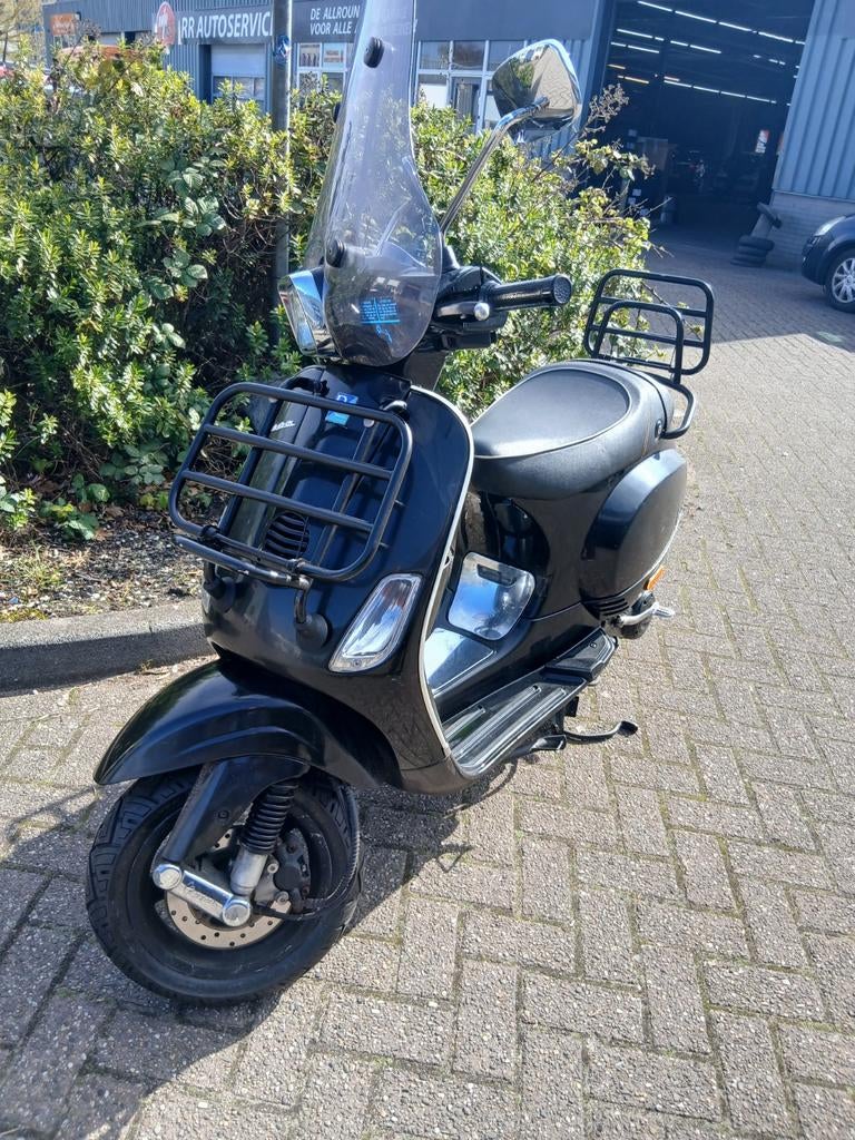 Piaggio vespa lx Sport zwart (snor), Fietsen en Brommers, Ophalen, Gebruikt, Benzine, Vespa LX
