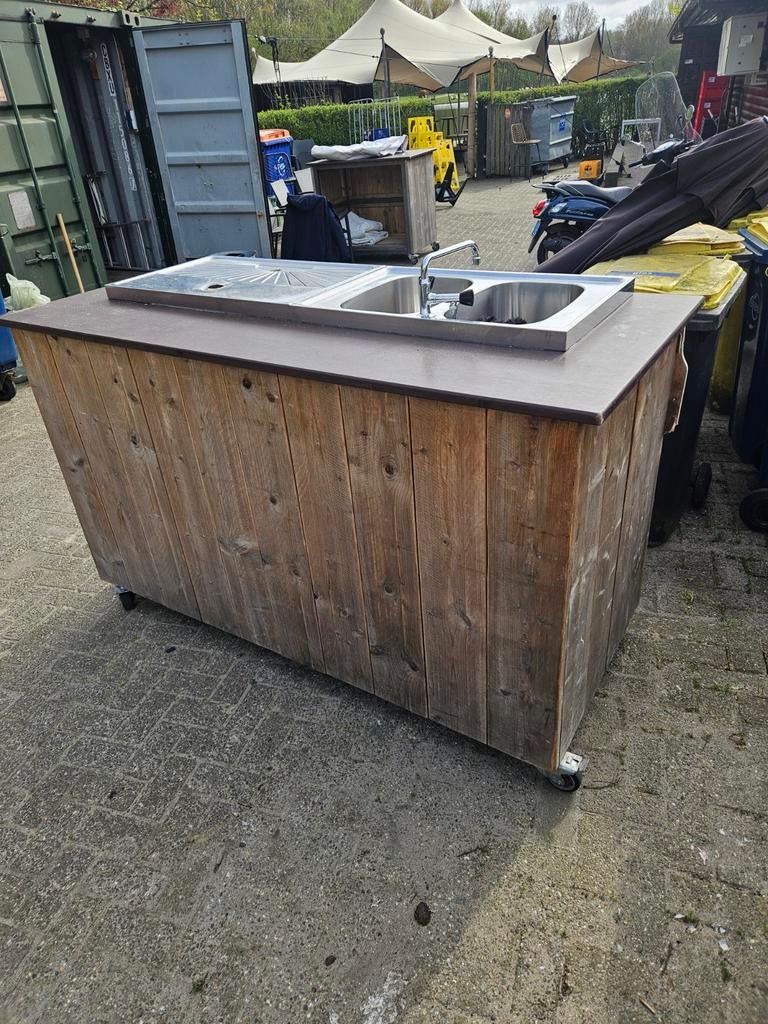 Buitenbar met spoelbak en tap voorbereiding, Tuin en Terras, Buitenkeukens, Gebruikt, Houtskool, Vrijstaand, Ophalen