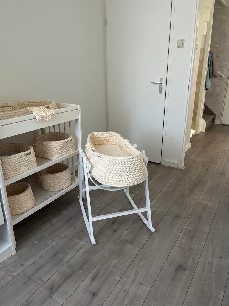 wieg met standaard en kast met bij behorende mandjes, Kinderen en Baby's, Babywiegjes en Ledikanten, Zo goed als nieuw, Overige typen